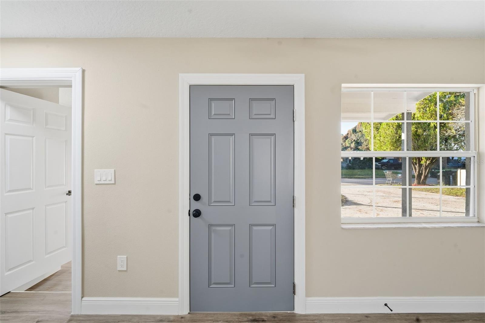 Image 8 of 52 For 843 Forester Avenue