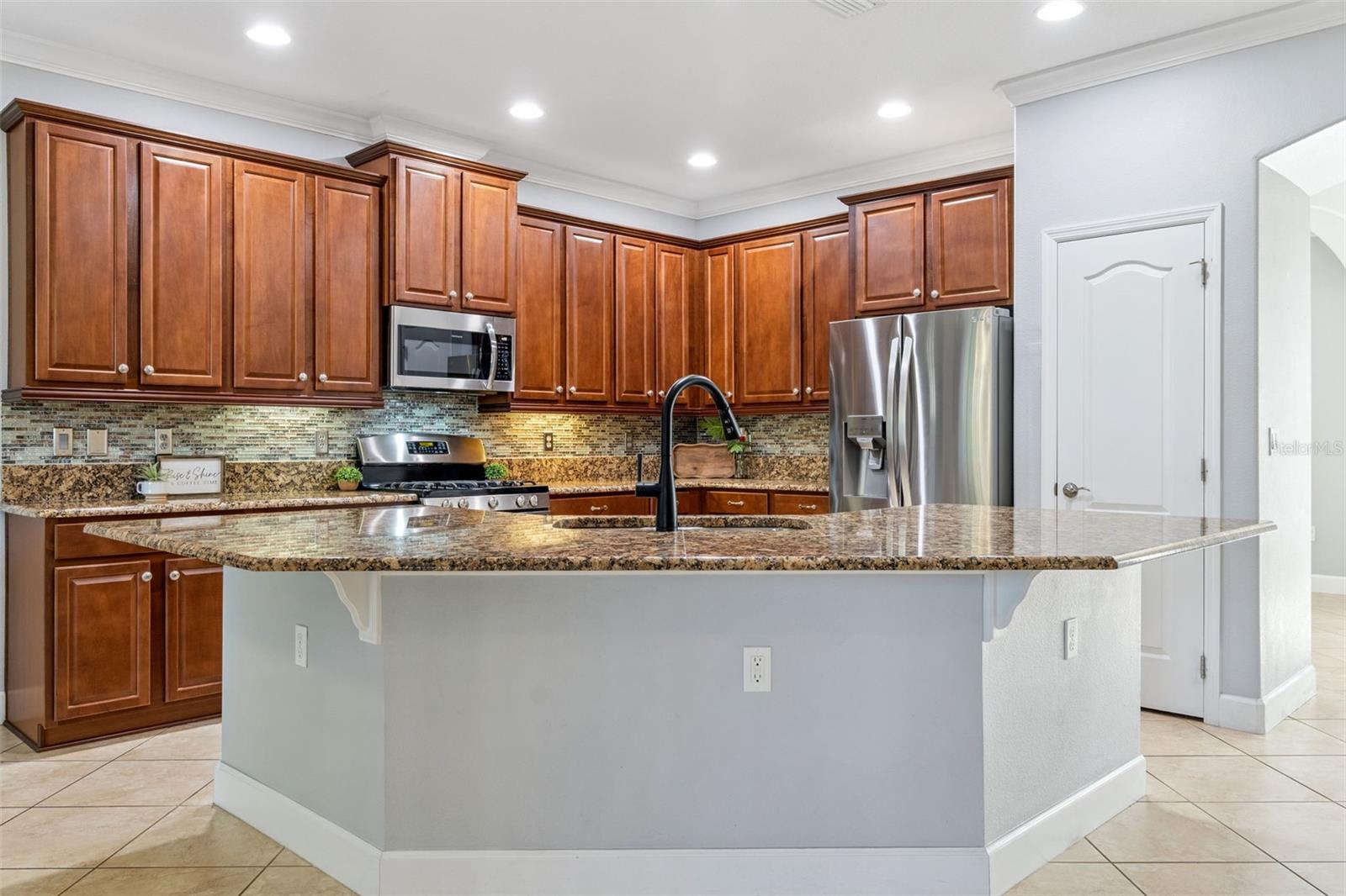 Image 19 of 56 For 1631 Victoria Gardens Drive