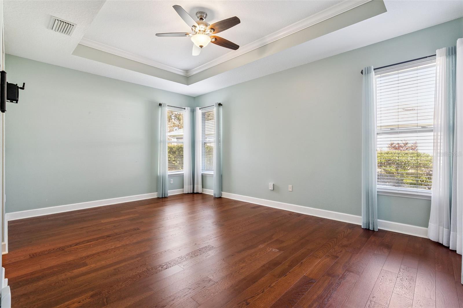 Image 24 of 56 For 1631 Victoria Gardens Drive