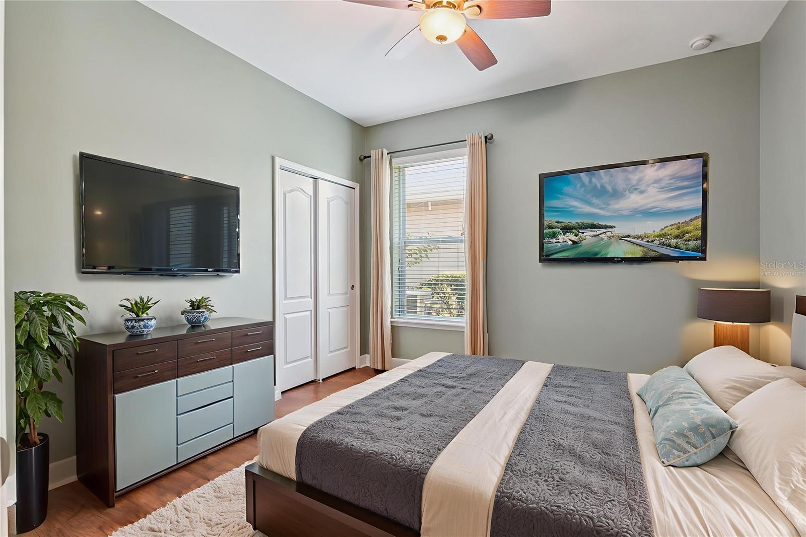 Image 28 of 56 For 1631 Victoria Gardens Drive