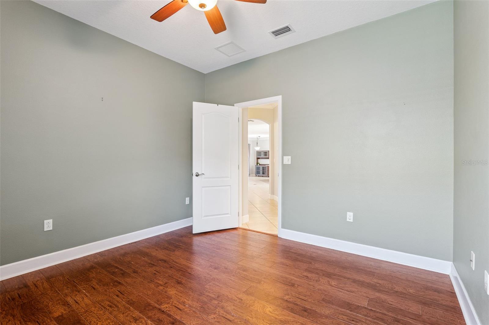 Image 30 of 56 For 1631 Victoria Gardens Drive