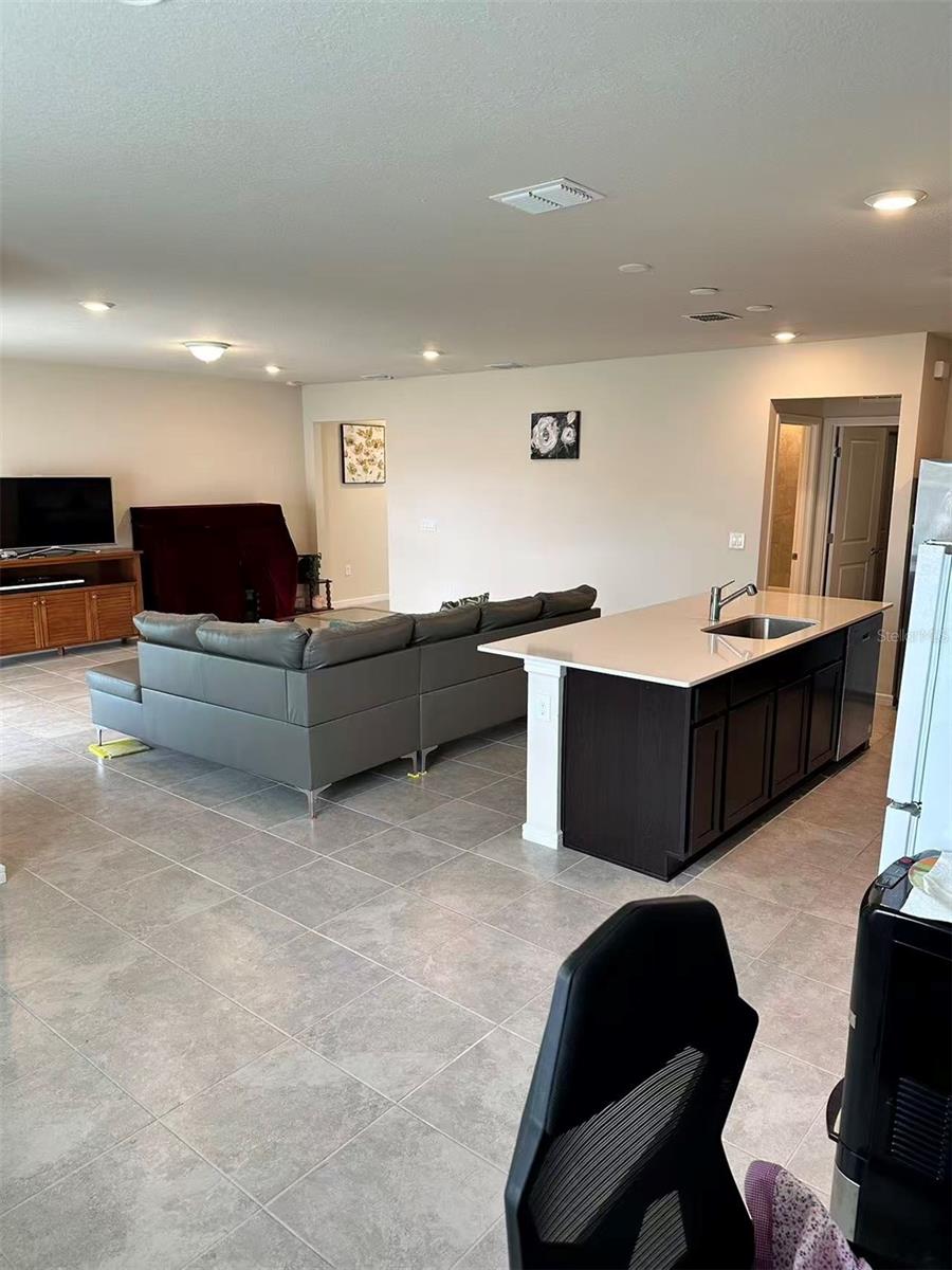 Image 5 of 29 For 2102 Charming Avenue