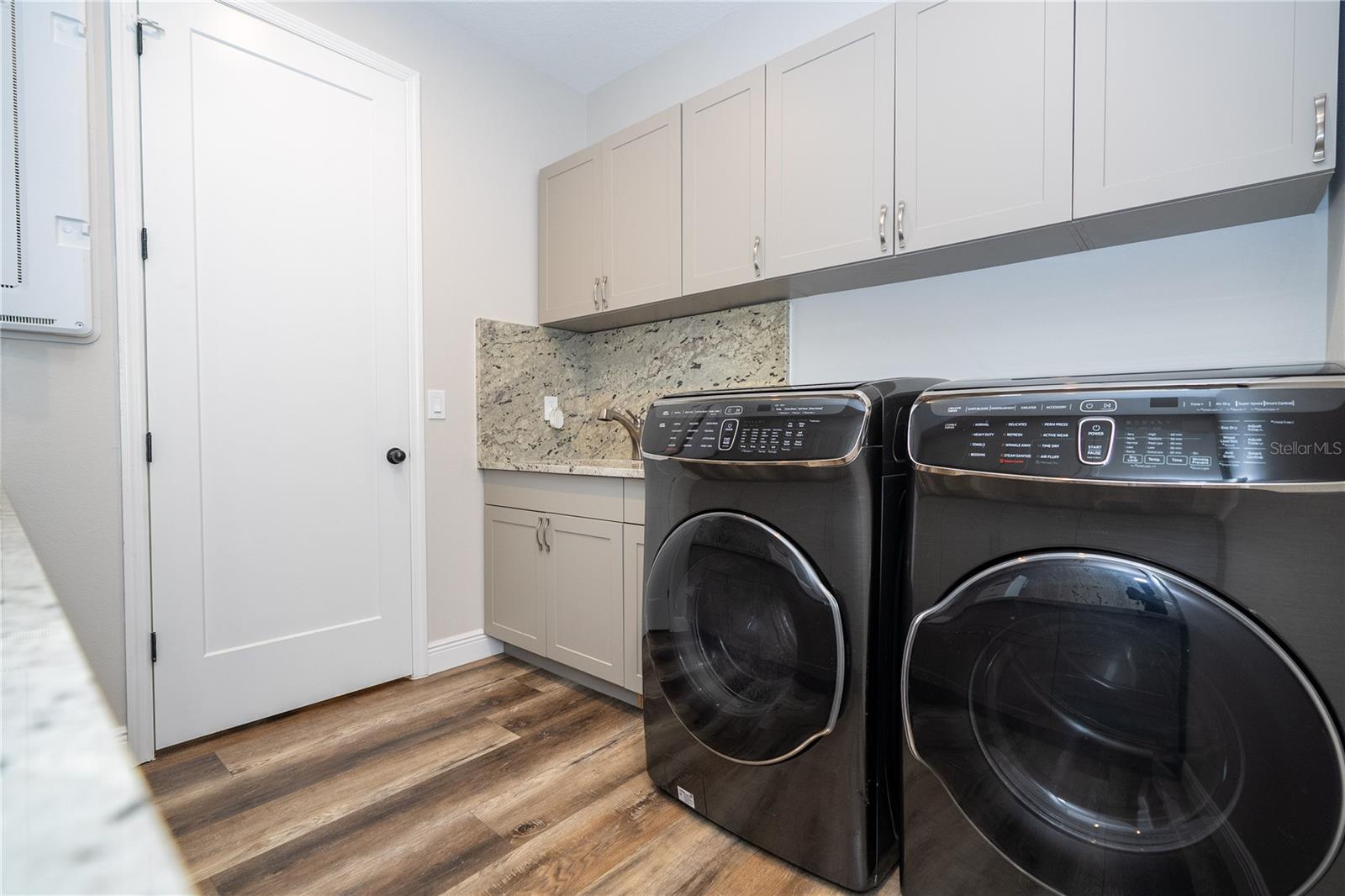 Image 17 of 54 For 16894 Wingspread Loop