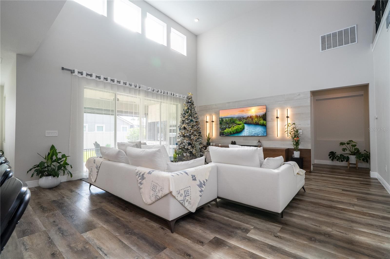 Image 22 of 54 For 16894 Wingspread Loop