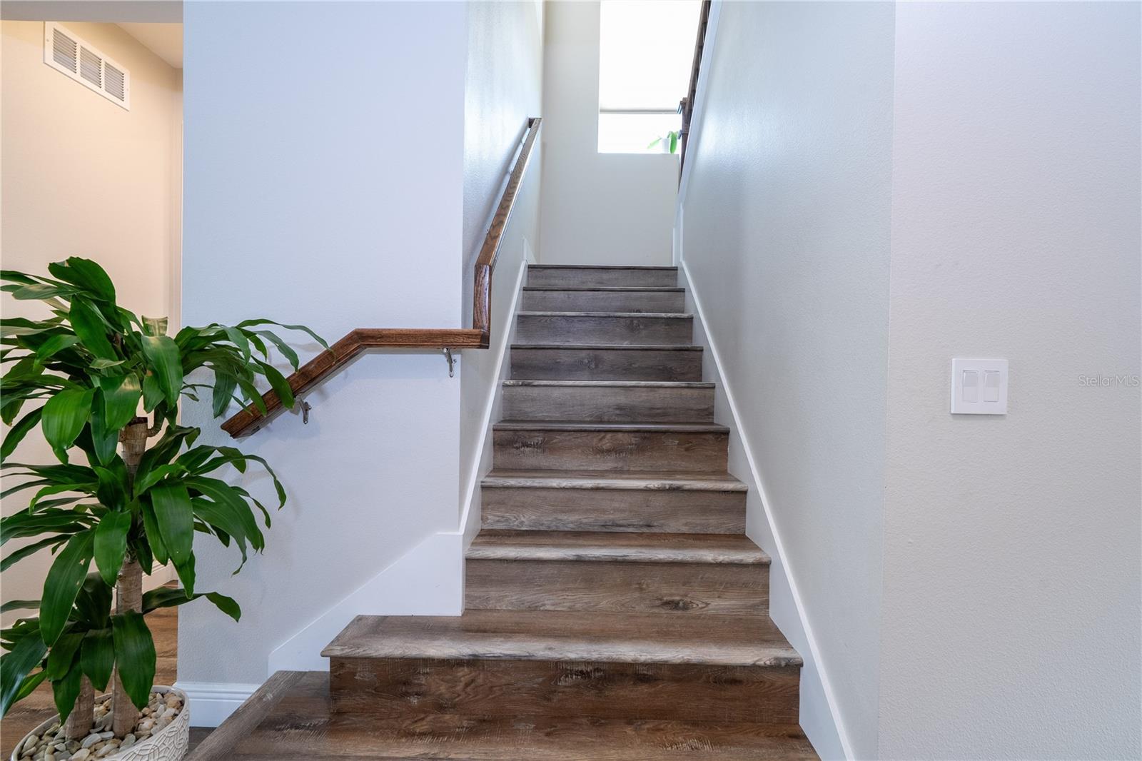 Image 37 of 54 For 16894 Wingspread Loop