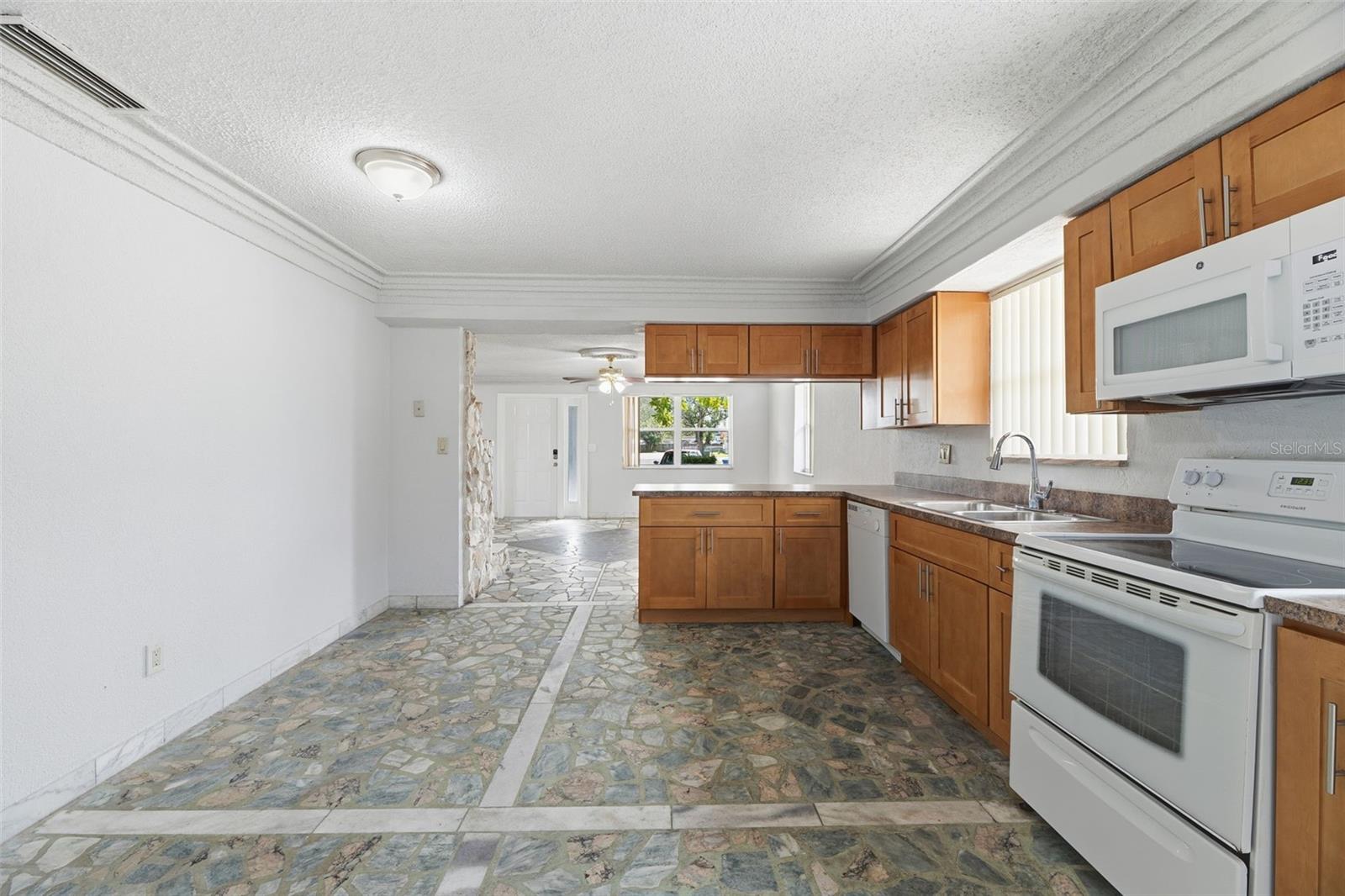 Image 16 of 40 For 5735 Hayes Street