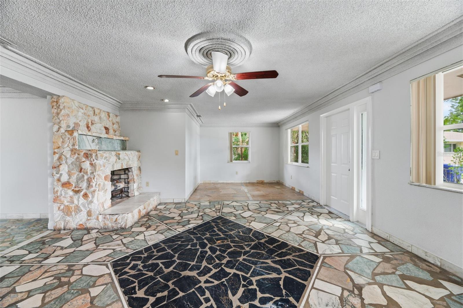 Image 3 of 40 For 5735 Hayes Street