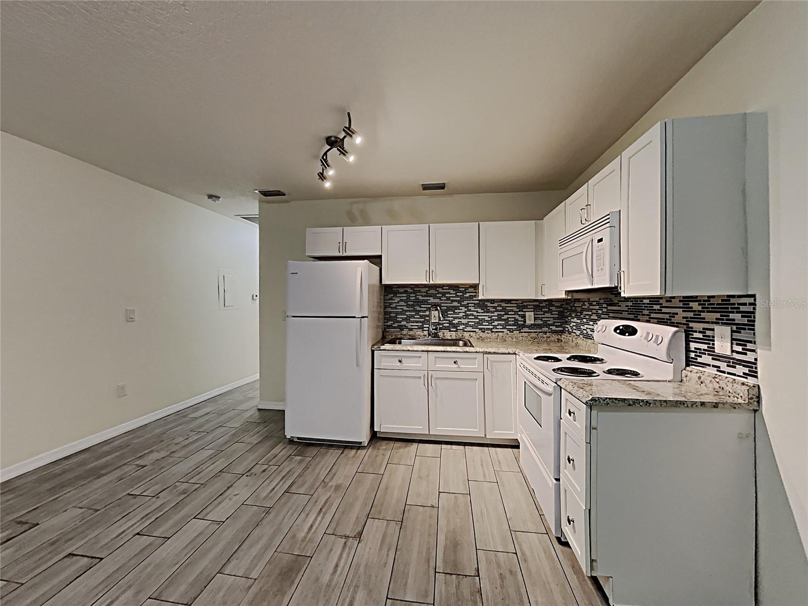 Image 4 of 13 For 613 2nd Street 103