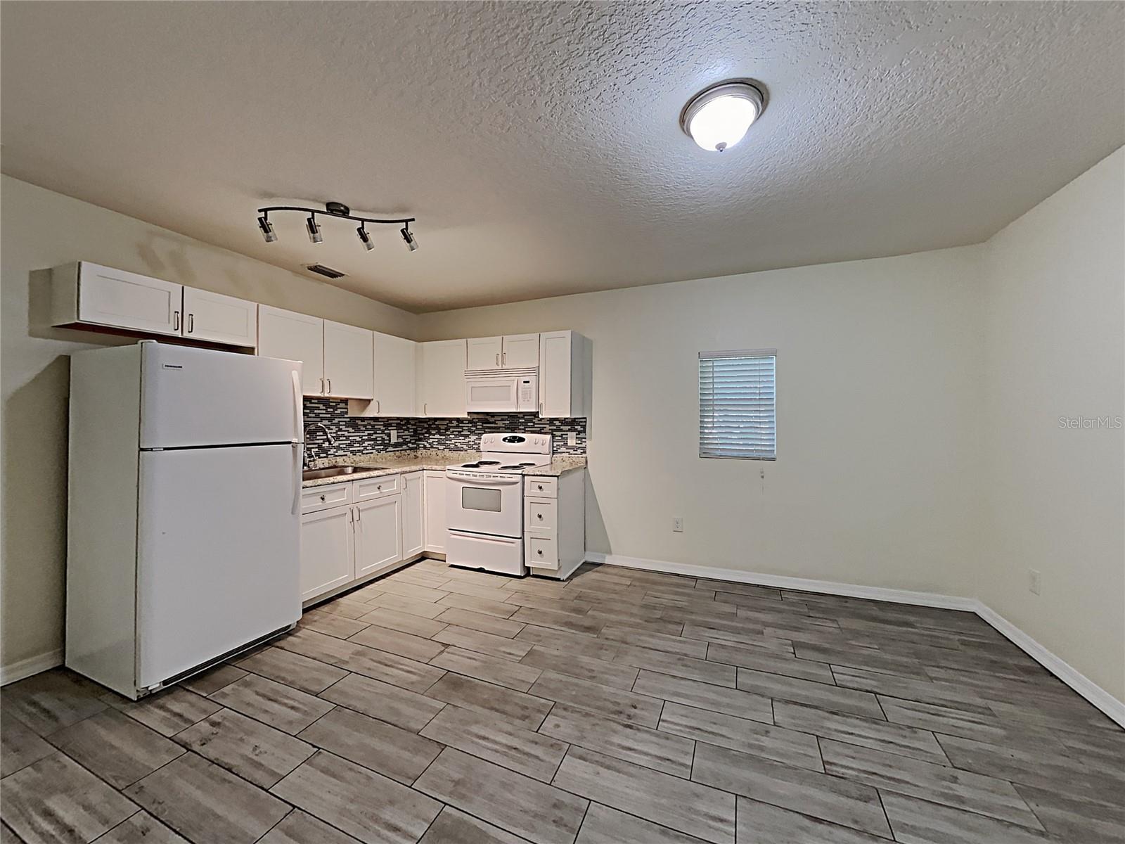 Image 5 of 13 For 613 2nd Street 103