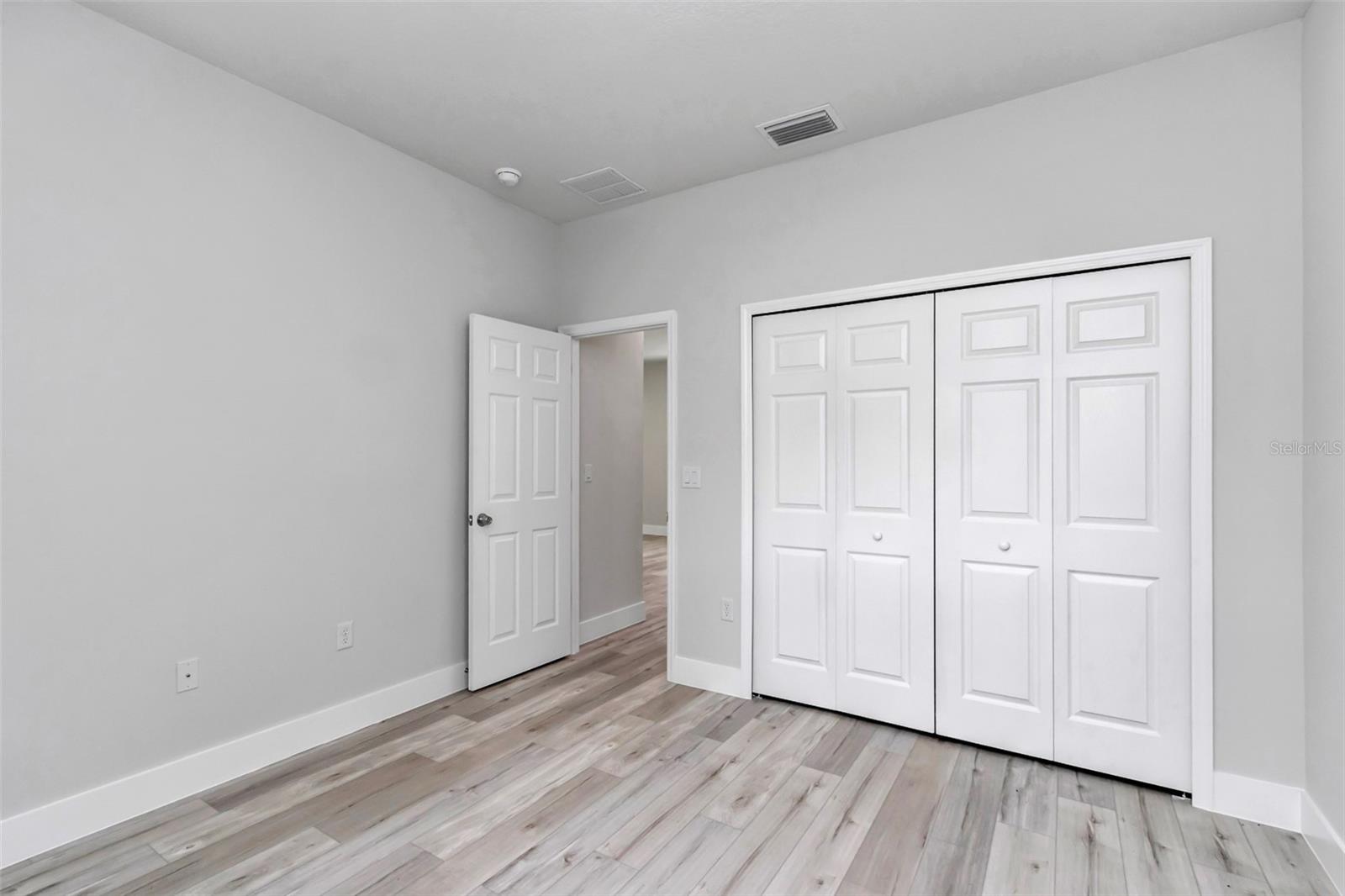 Listing photo id 10 for 7911 Pocono Drive