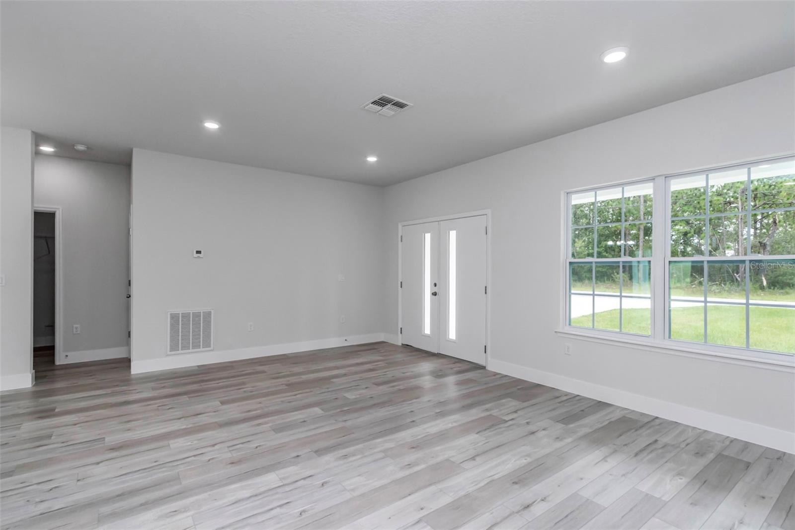 Listing photo id 11 for 7911 Pocono Drive