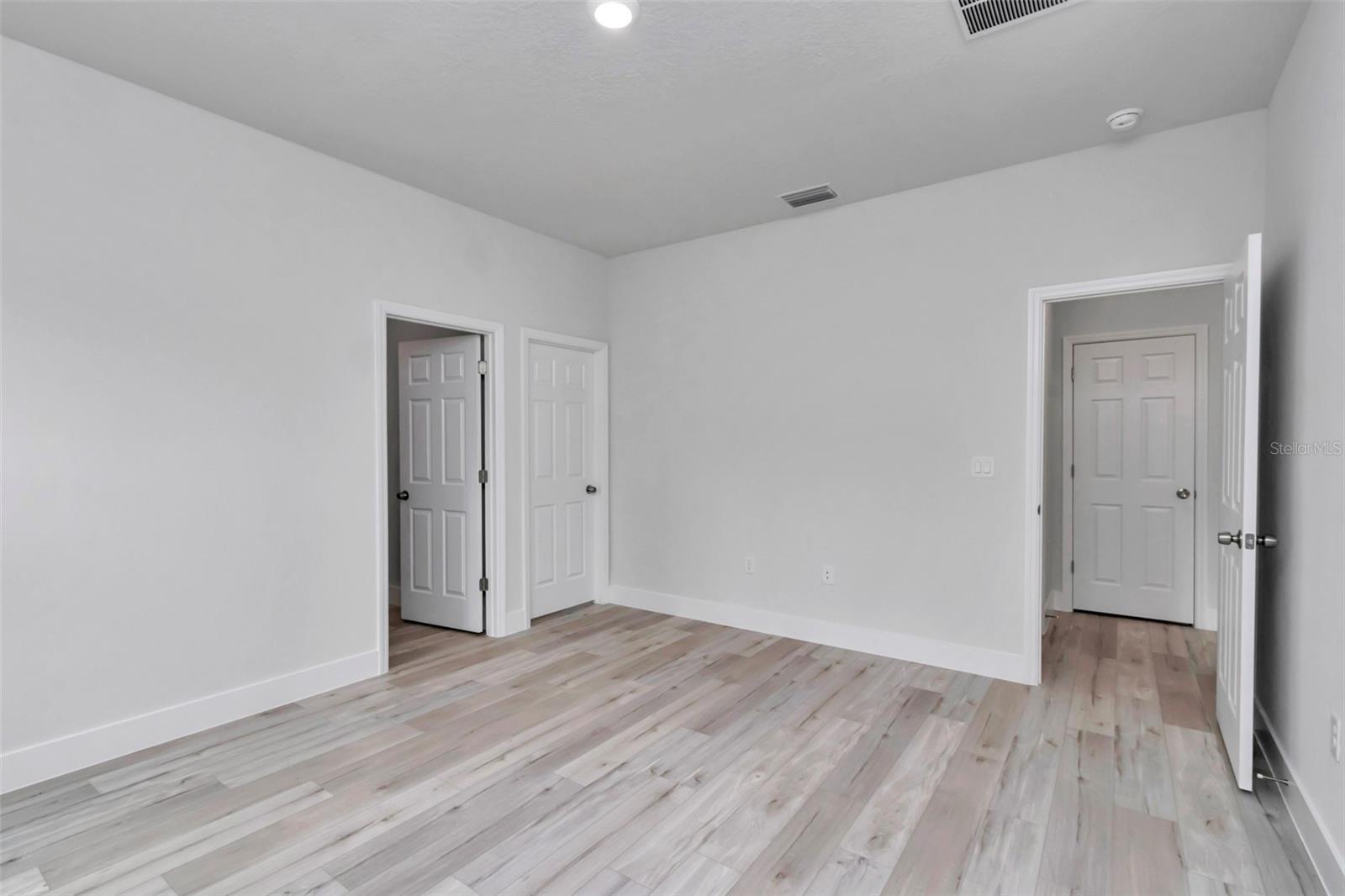 Listing photo id 12 for 7911 Pocono Drive