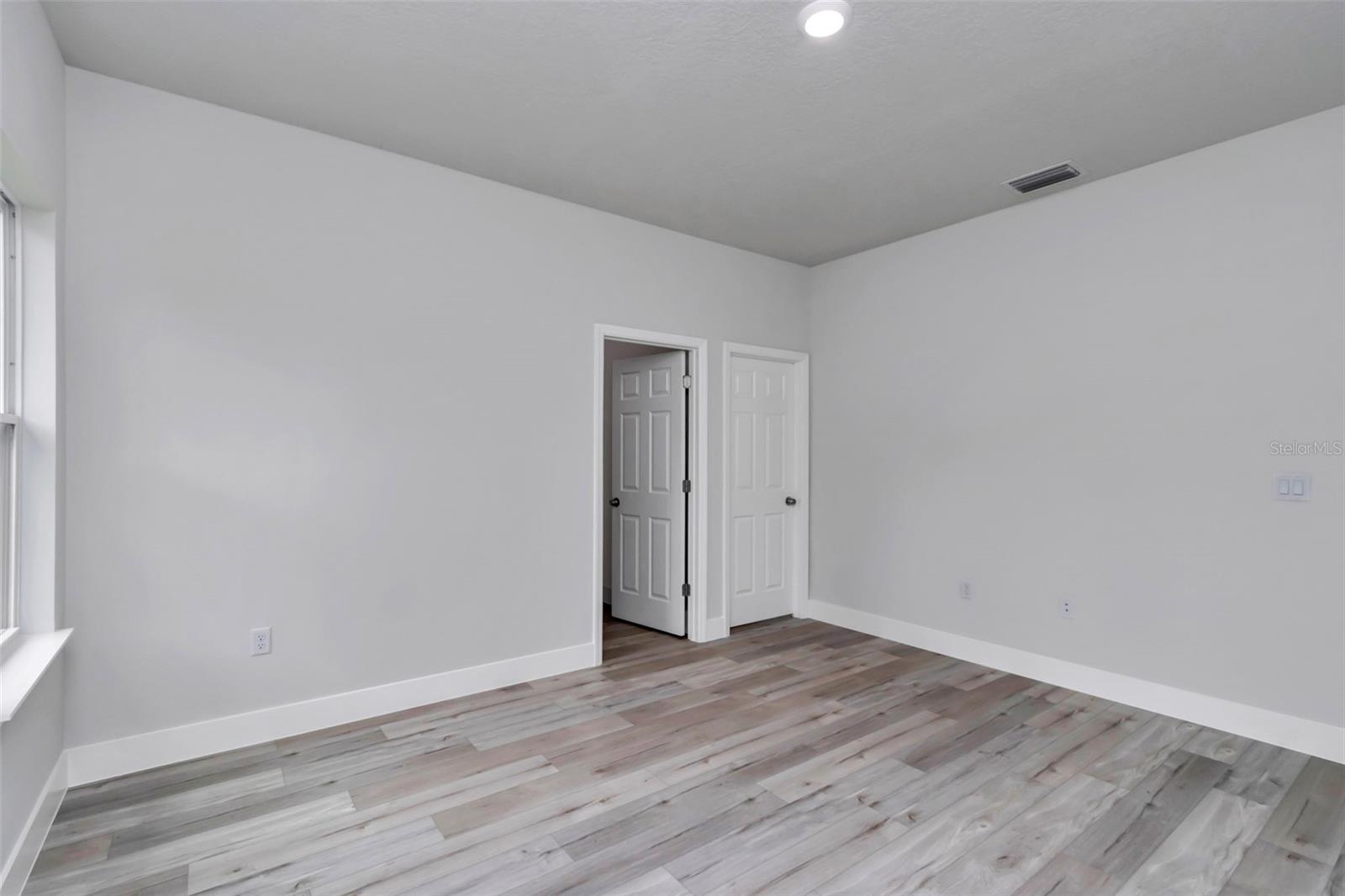 Listing photo id 13 for 7911 Pocono Drive