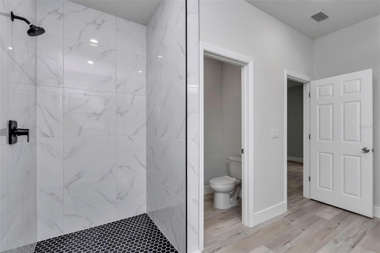 Listing photo id 16 for 7911 Pocono Drive