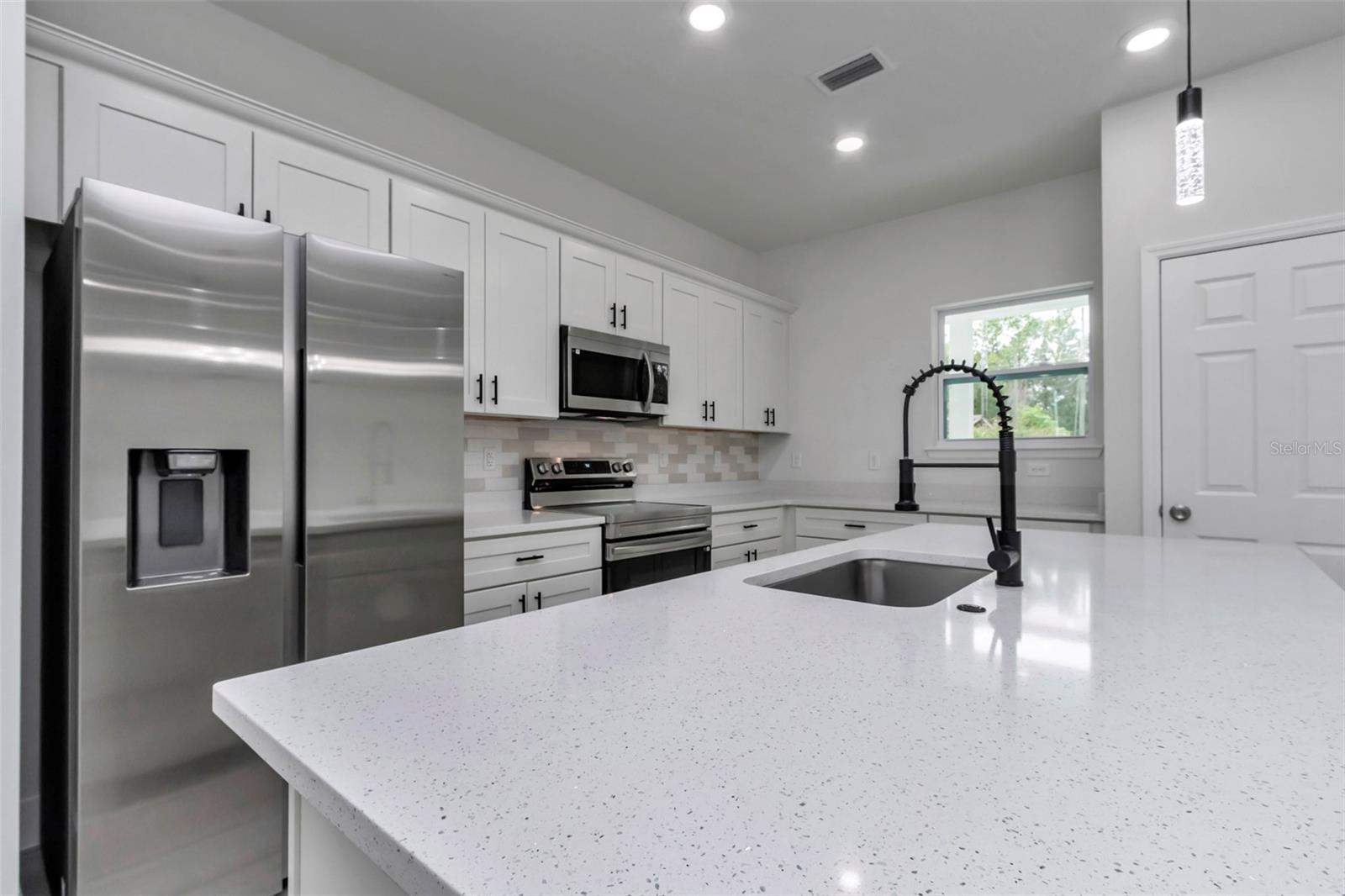 Listing photo id 2 for 7911 Pocono Drive