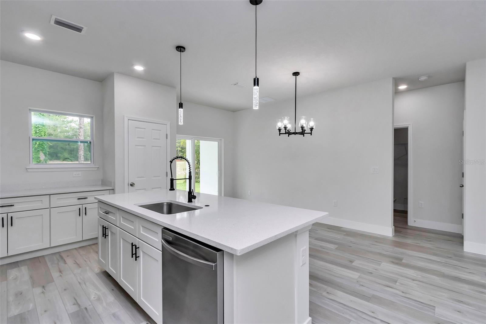 Listing photo id 4 for 7911 Pocono Drive