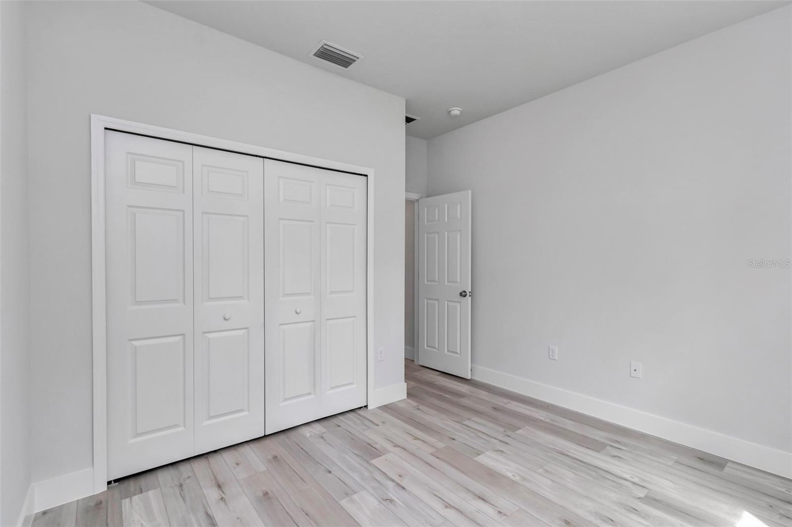 Listing photo id 6 for 7911 Pocono Drive