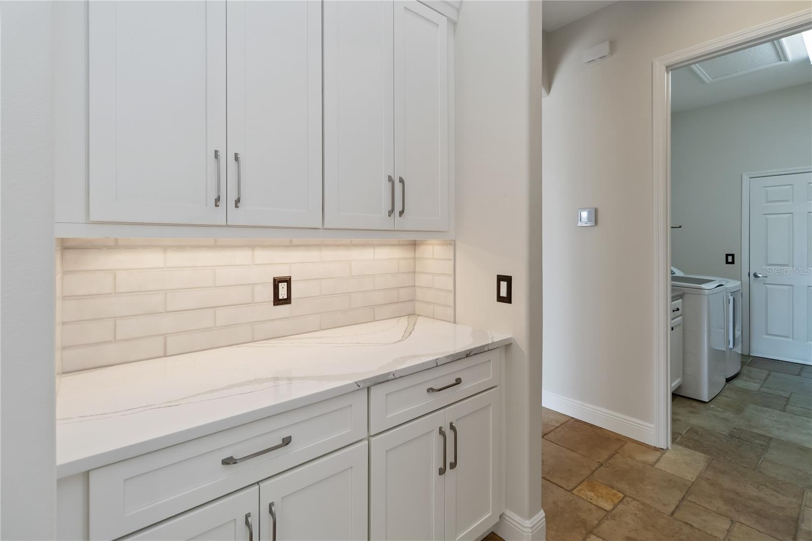 Image 8 of 37 For 6539 Everingham Lane