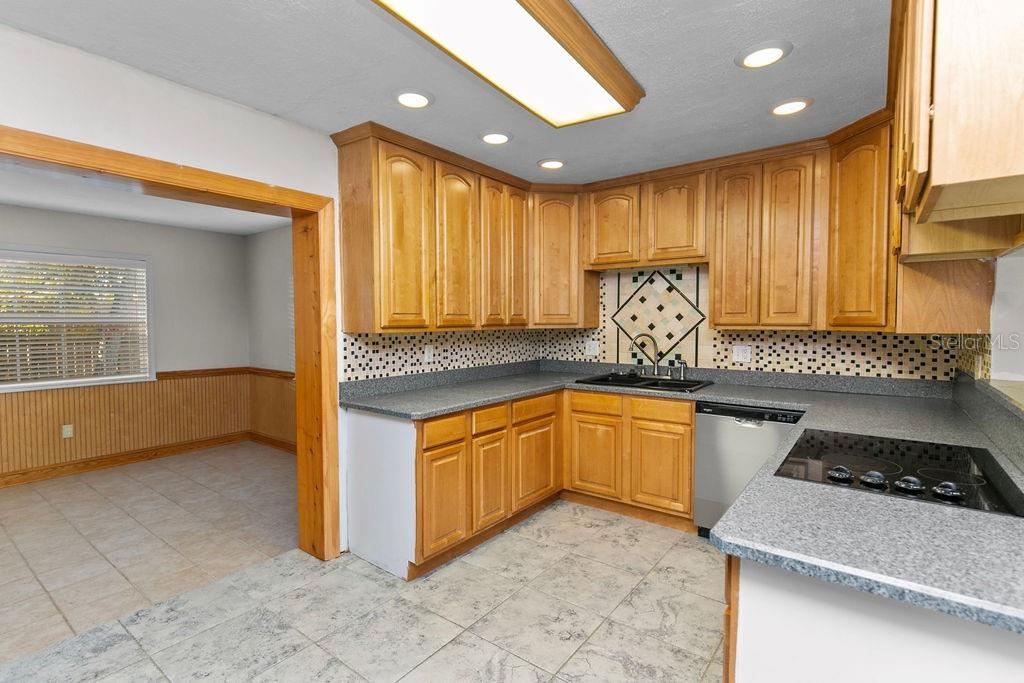 Image 7 of 18 For 3325 Marshall Street