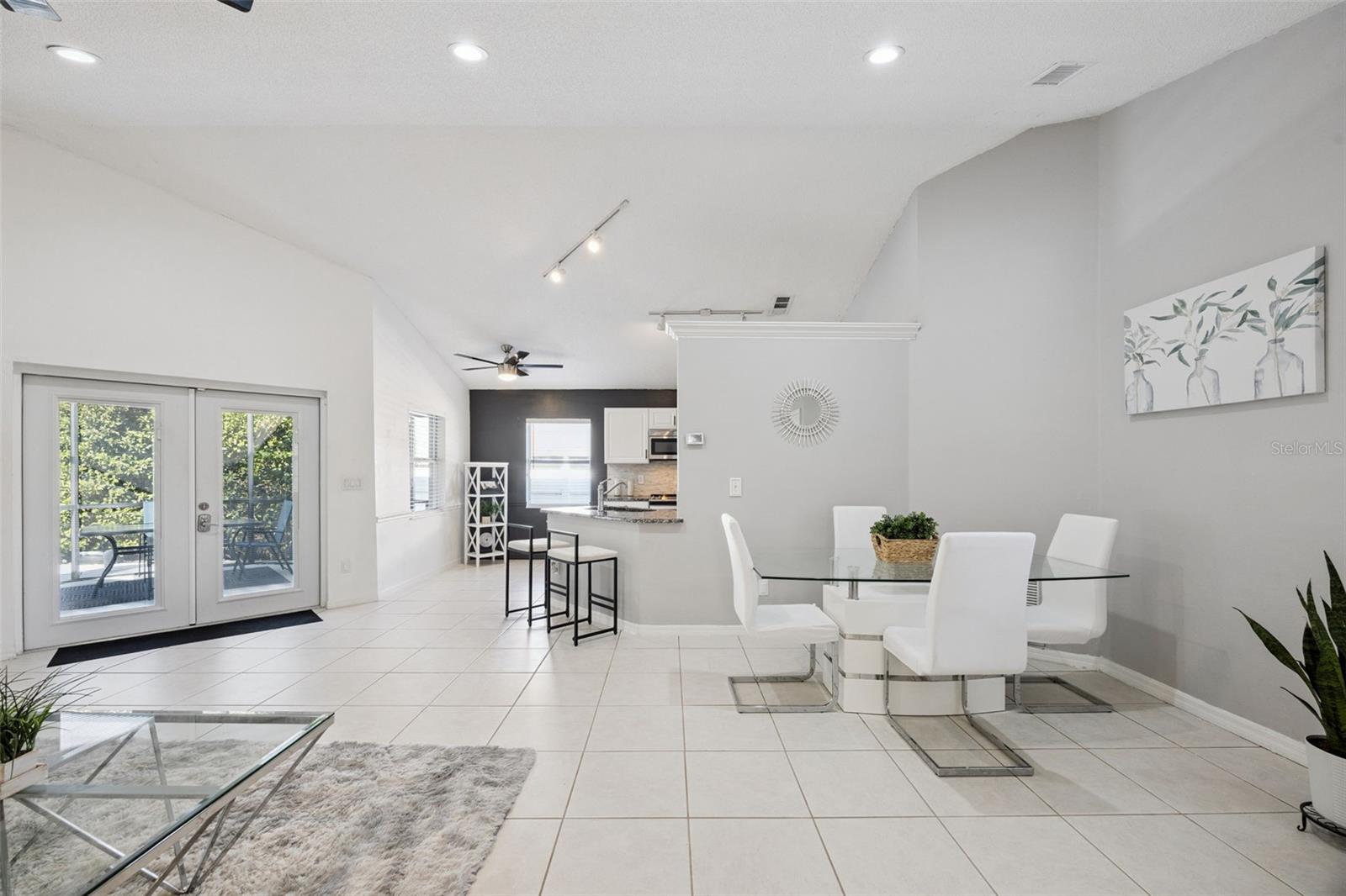 Image 4 of 47 For 1822 Grasmere Drive