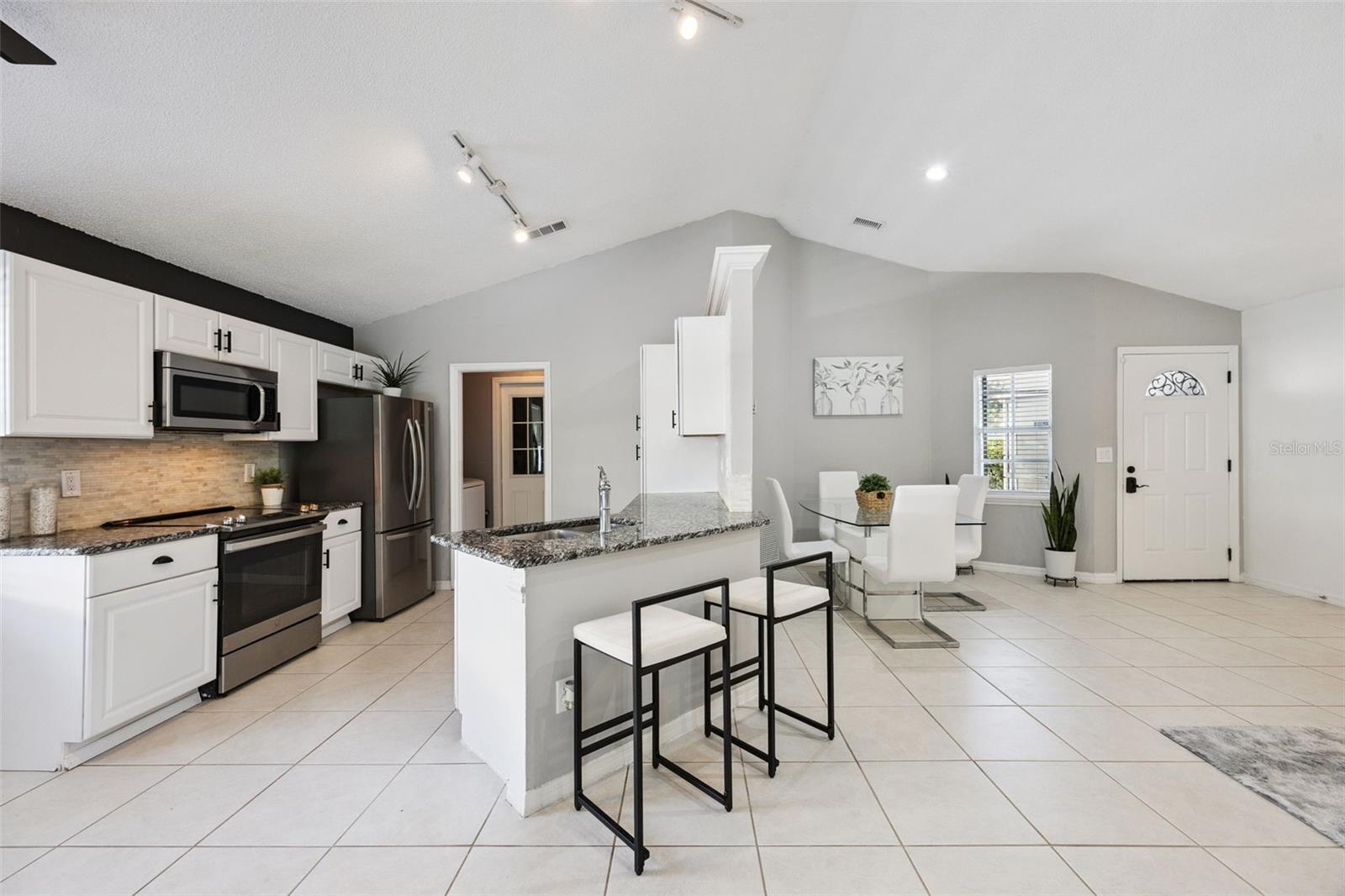 Image 5 of 47 For 1822 Grasmere Drive