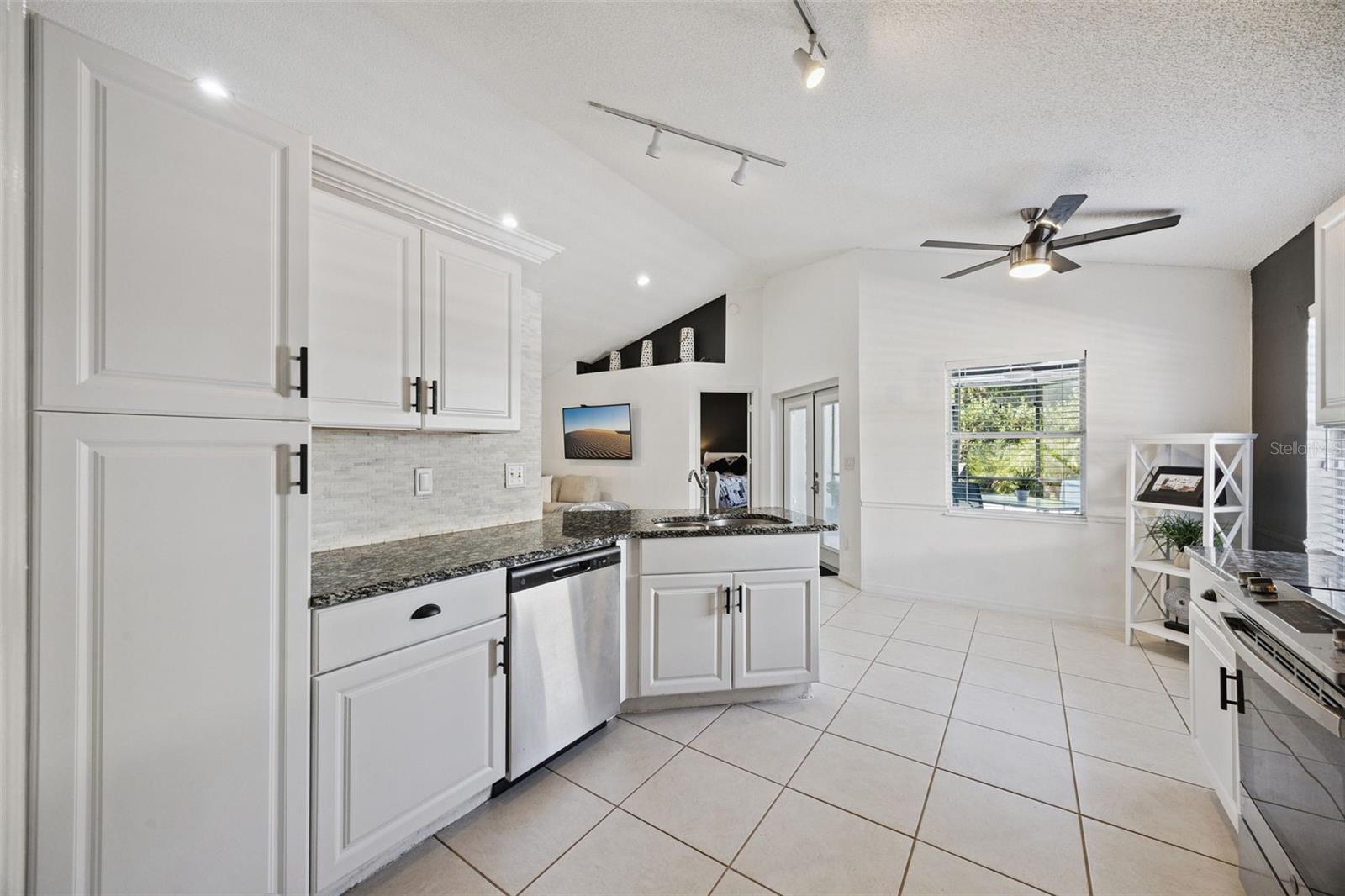 Image 6 of 47 For 1822 Grasmere Drive