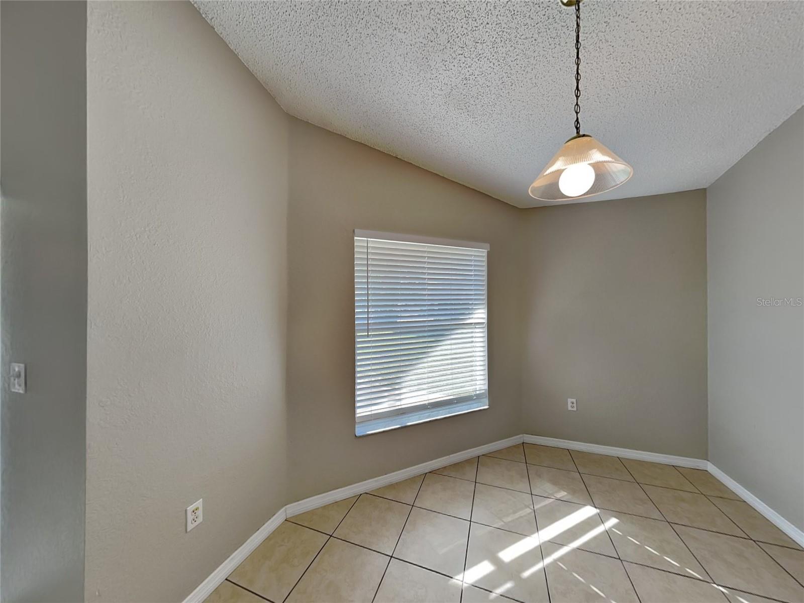 Image 11 of 20 For 817 Highland Crest Loop