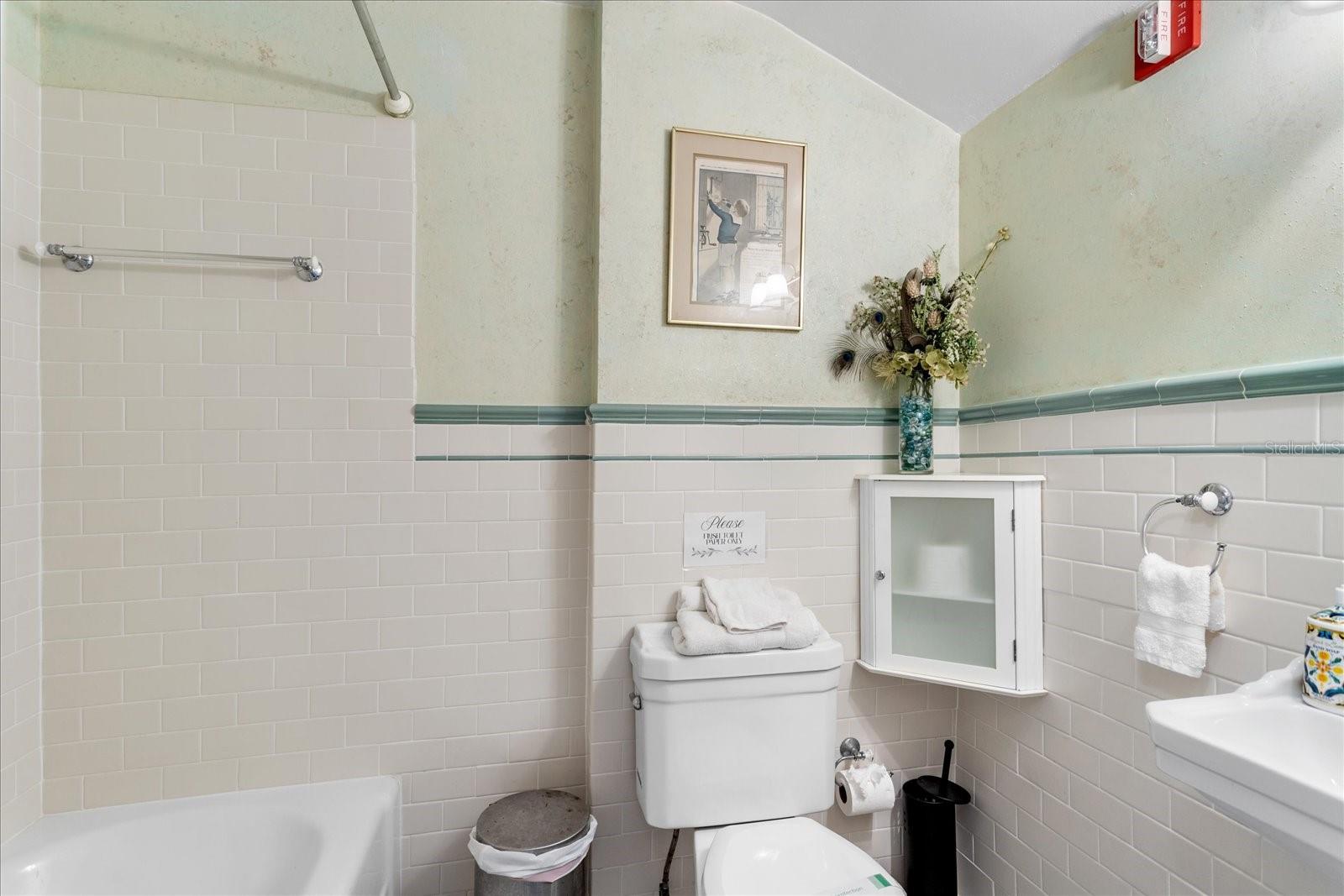 Image 34 of 62 For 620 Tubb Street