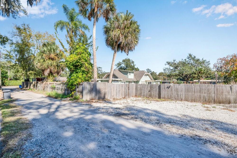 Image 5 of 16 For 2004 Lily Court