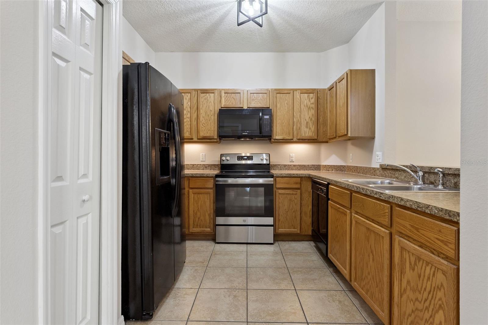 Image 8 of 20 For 2720 Oakwater Dr 108