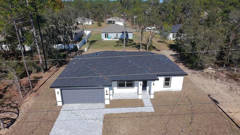 Listing photo id 17 for 2349 Oakland Lane