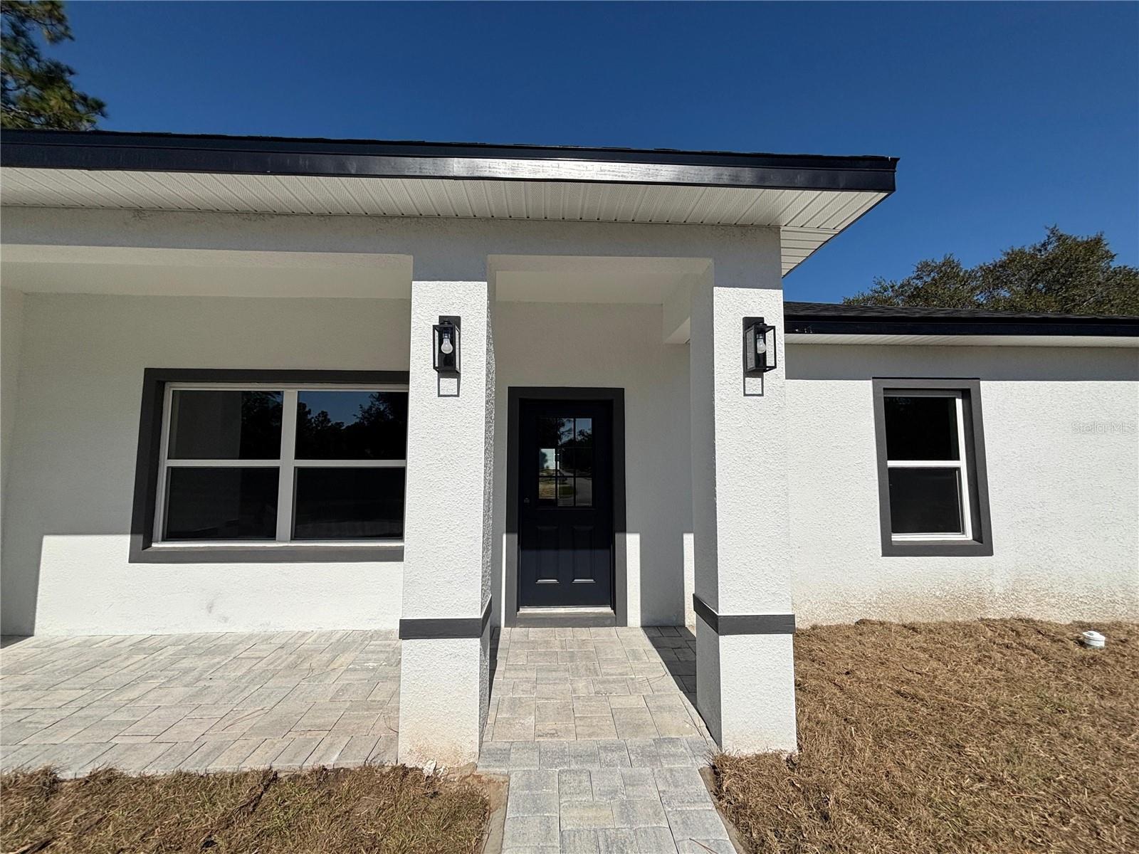 Listing photo id 2 for 2349 Oakland Lane