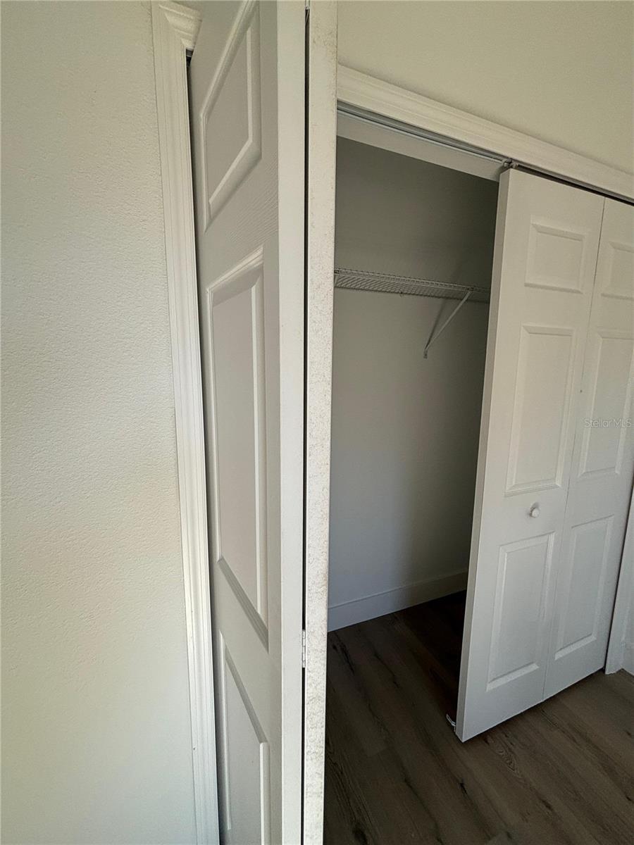 Listing photo id 5 for 2349 Oakland Lane