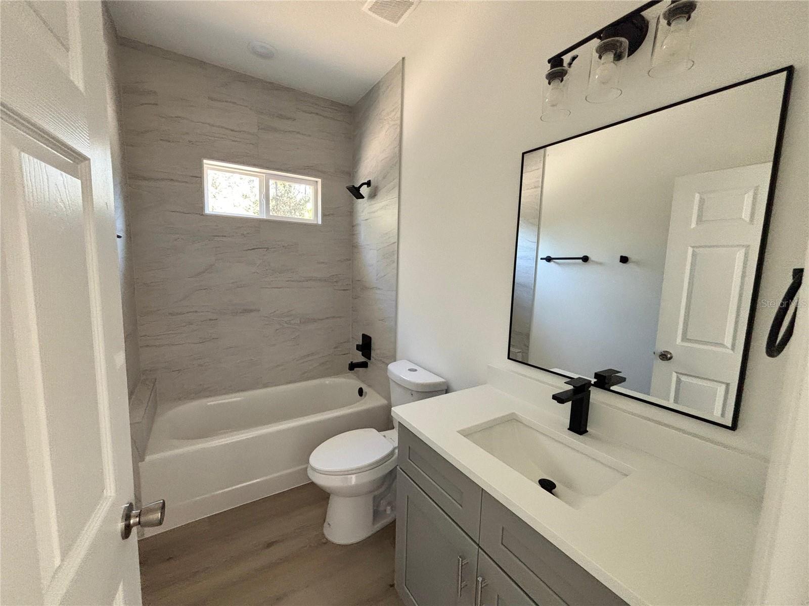 Listing photo id 6 for 2349 Oakland Lane