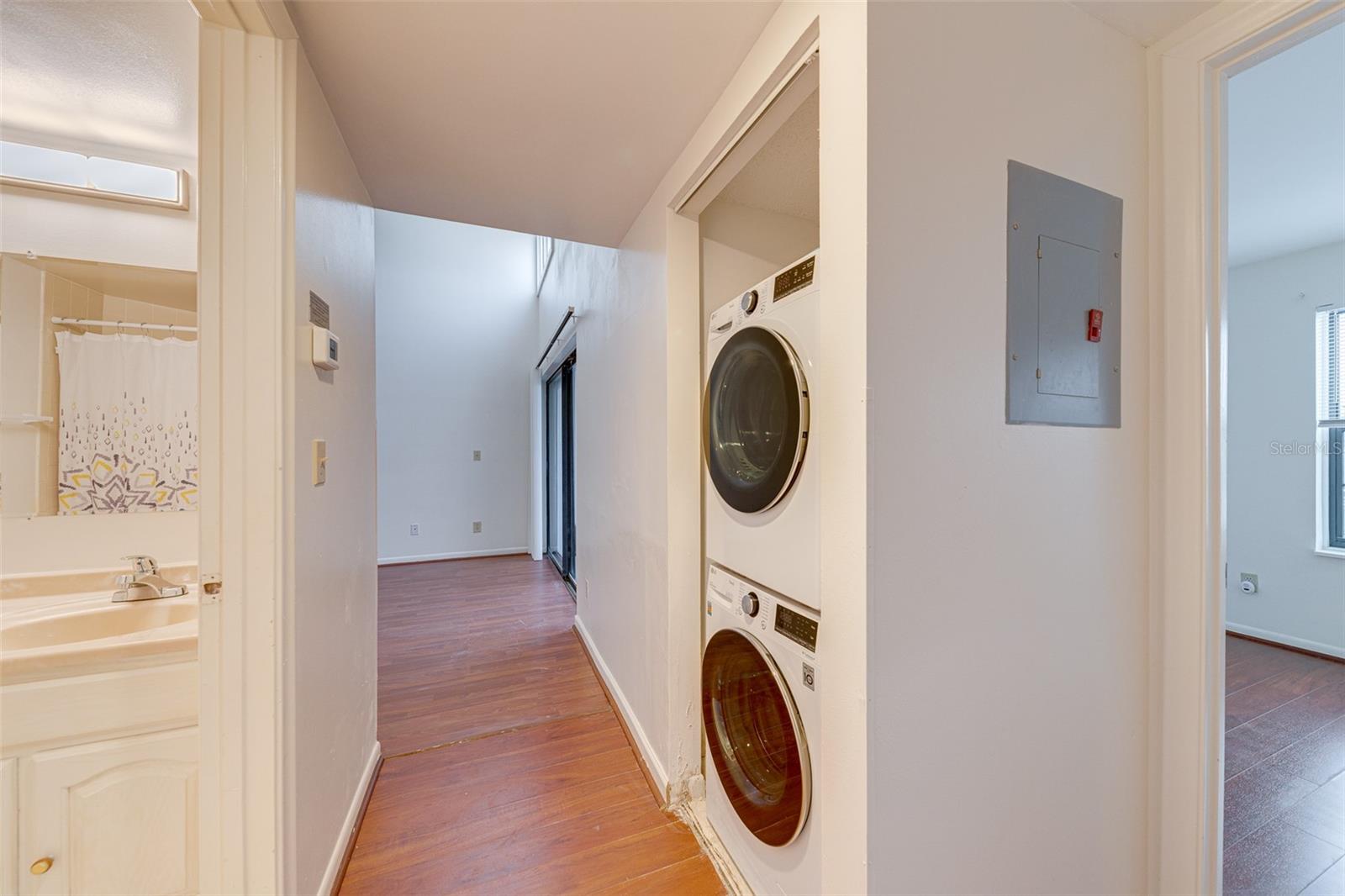 Image 10 of 24 For 4004 Atrium Drive 4