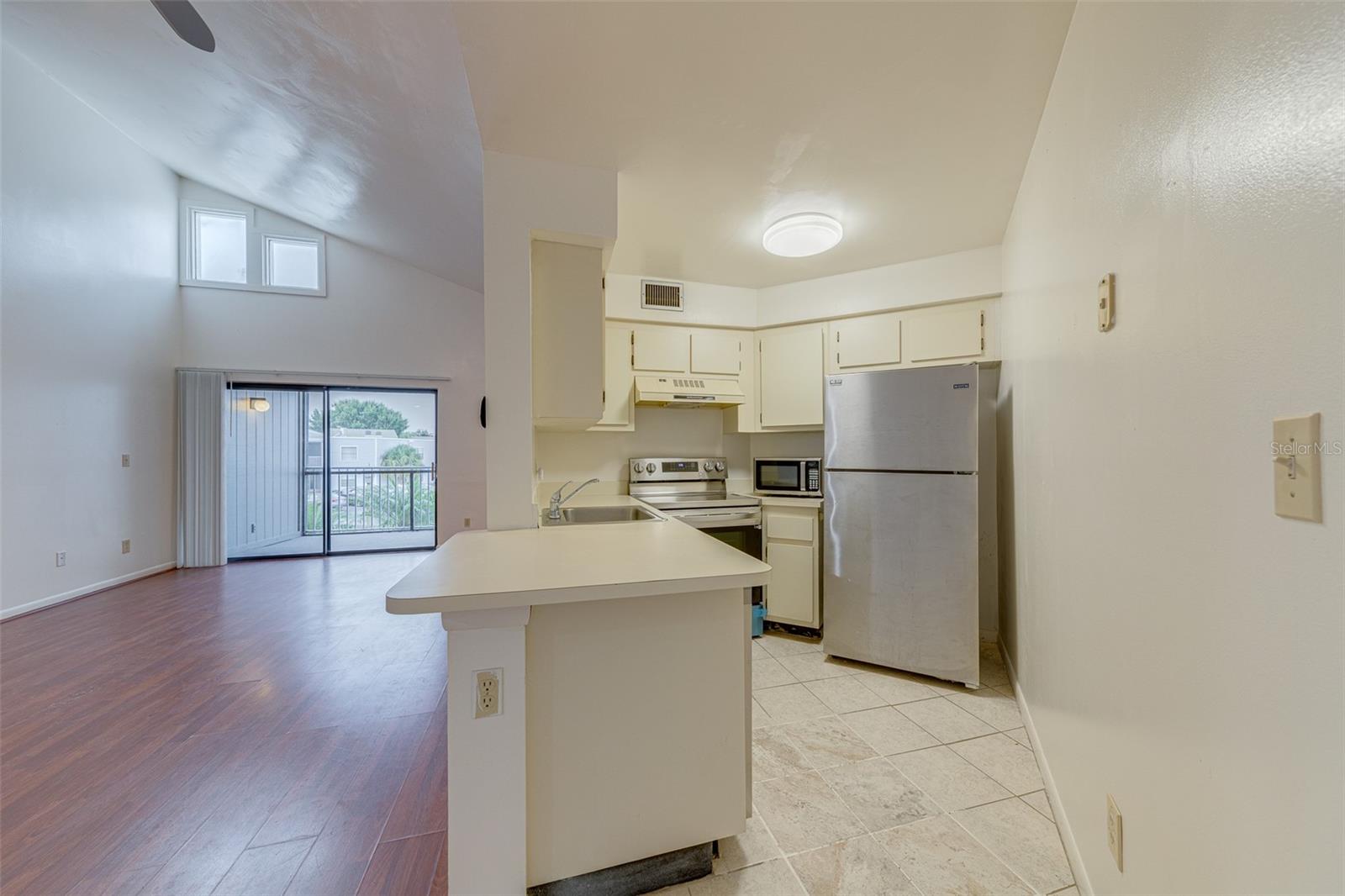 Image 7 of 24 For 4004 Atrium Drive 4