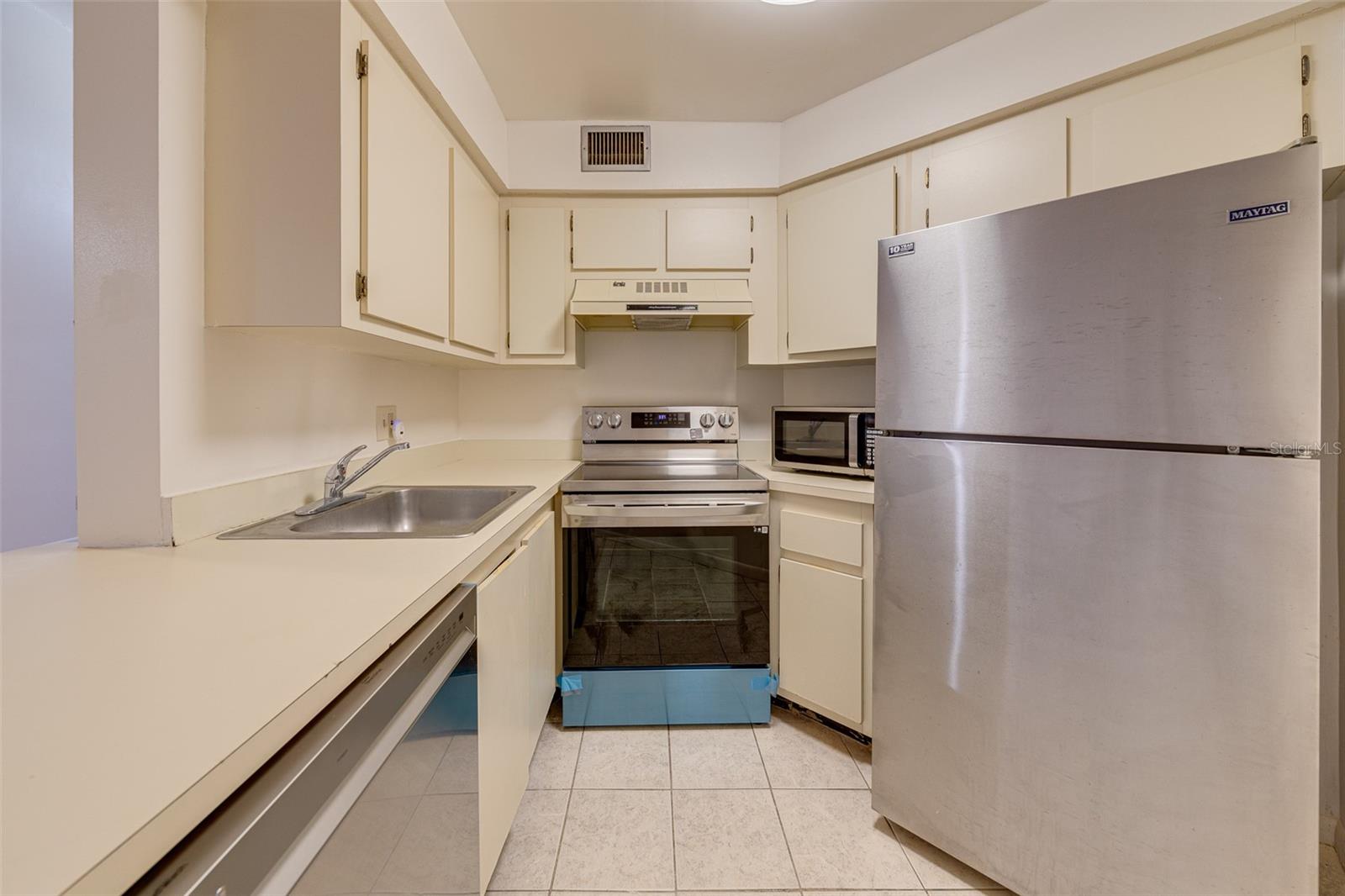 Image 8 of 24 For 4004 Atrium Drive 4