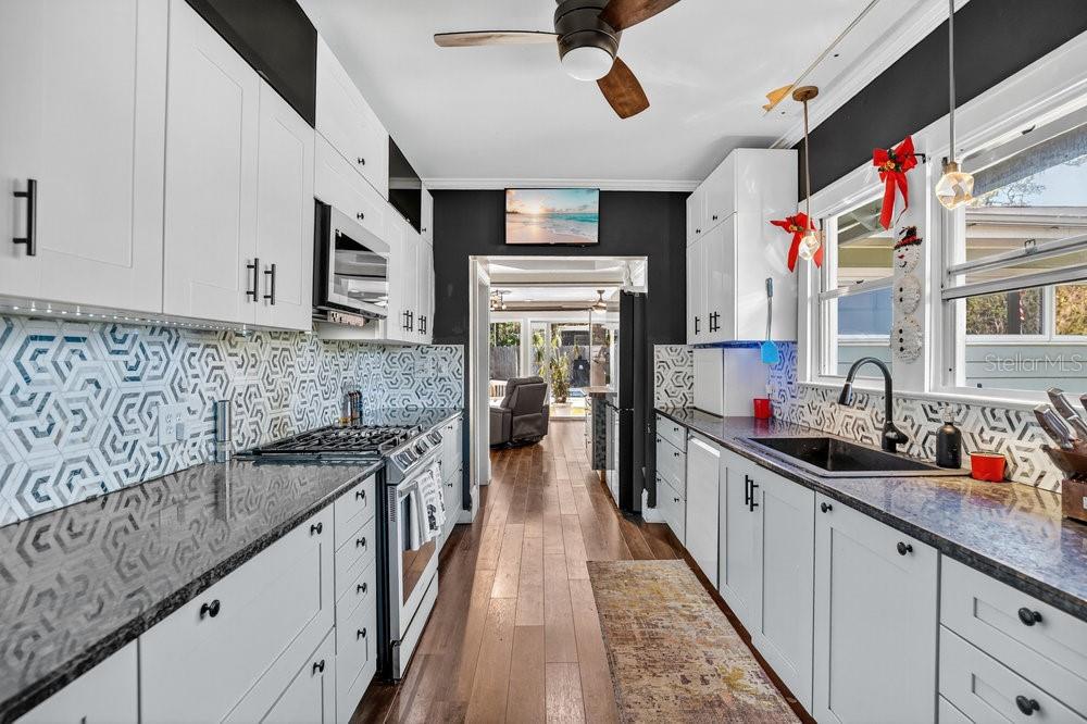 Image 16 of 77 For 2004 Lily Court