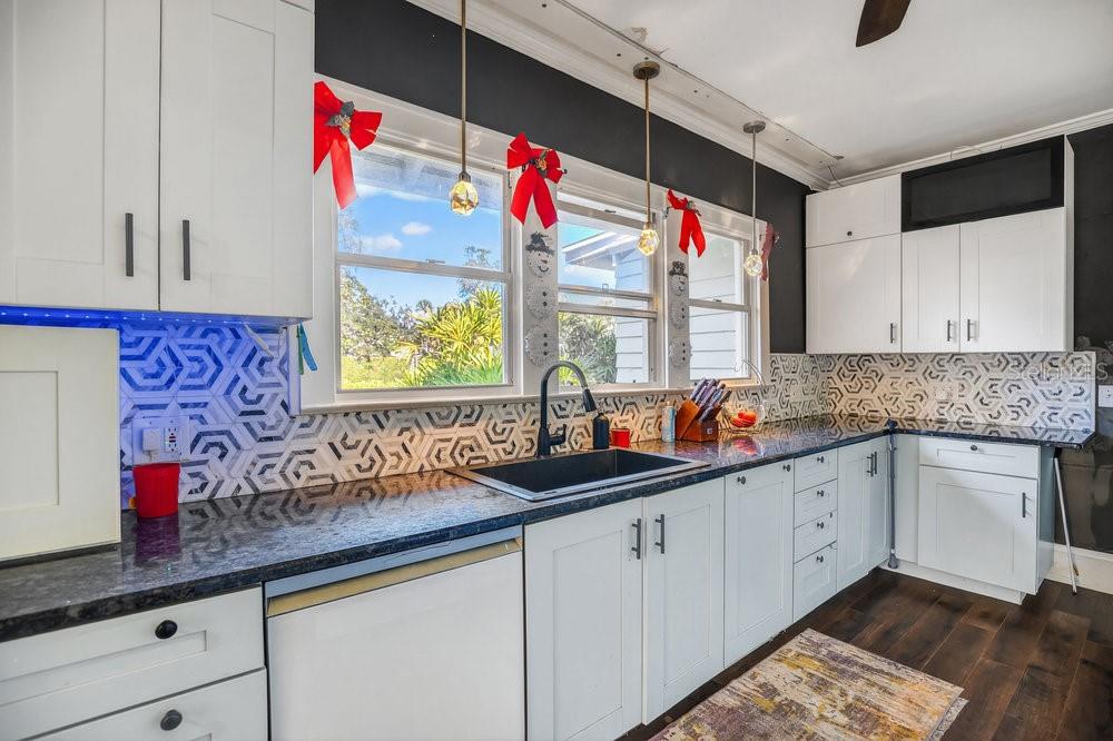 Image 19 of 77 For 2004 Lily Court