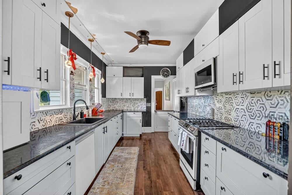 Image 20 of 77 For 2004 Lily Court