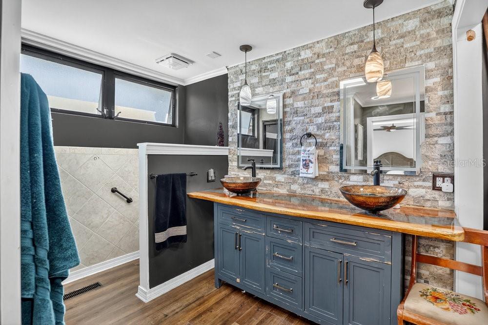 Image 25 of 77 For 2004 Lily Court