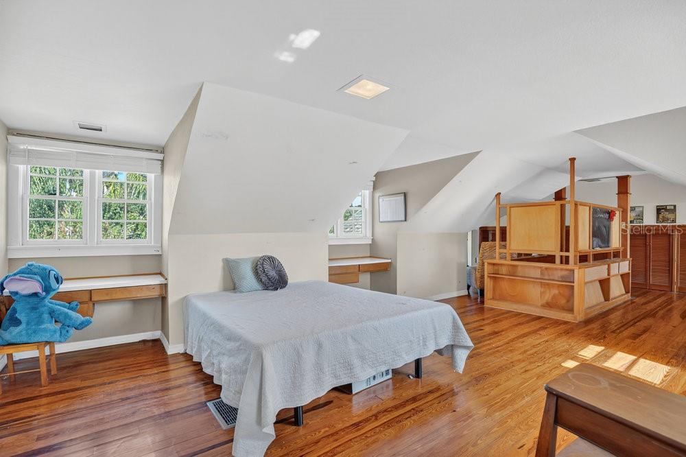 Image 34 of 77 For 2004 Lily Court