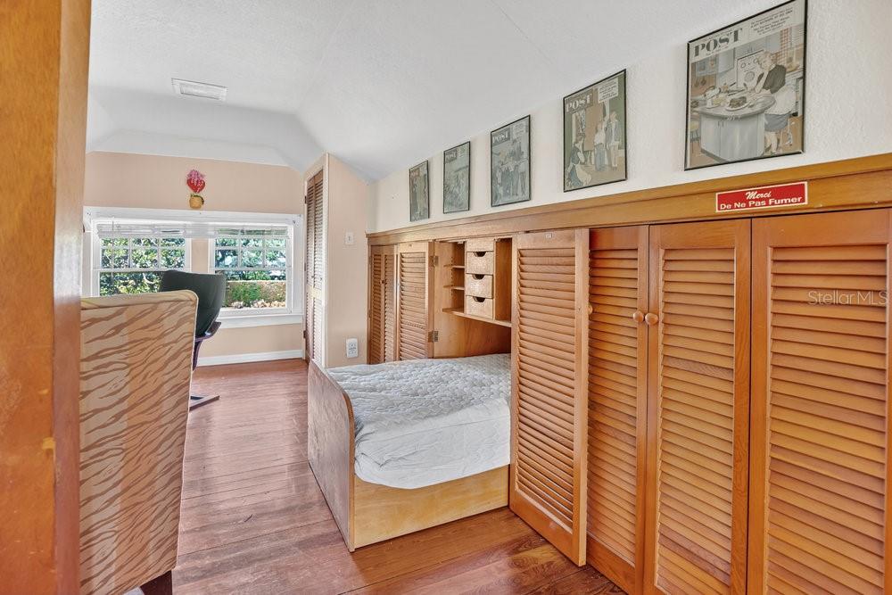 Image 36 of 77 For 2004 Lily Court