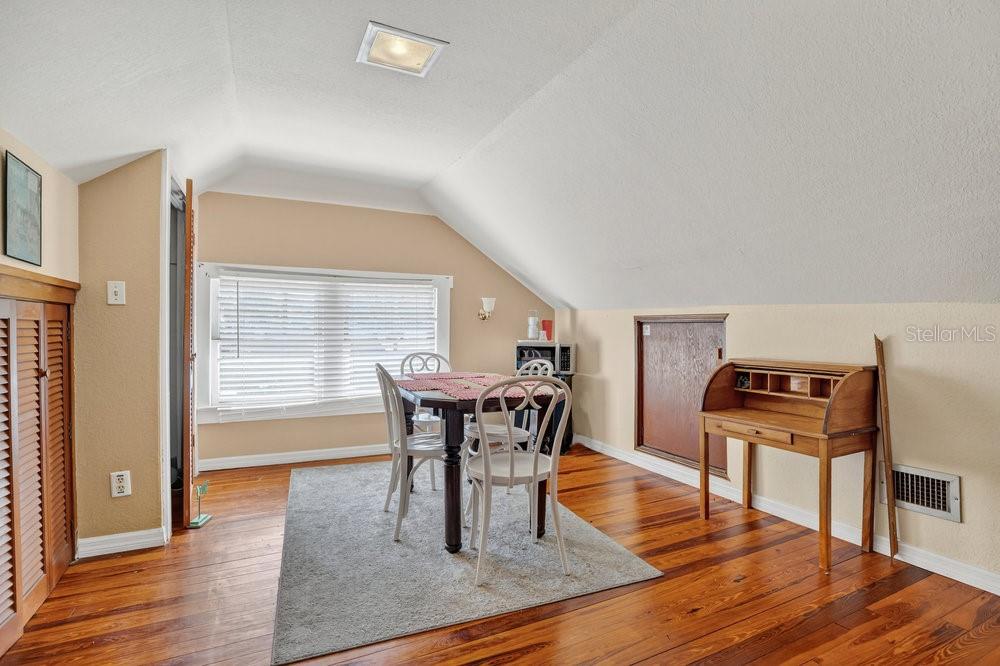 Image 39 of 77 For 2004 Lily Court