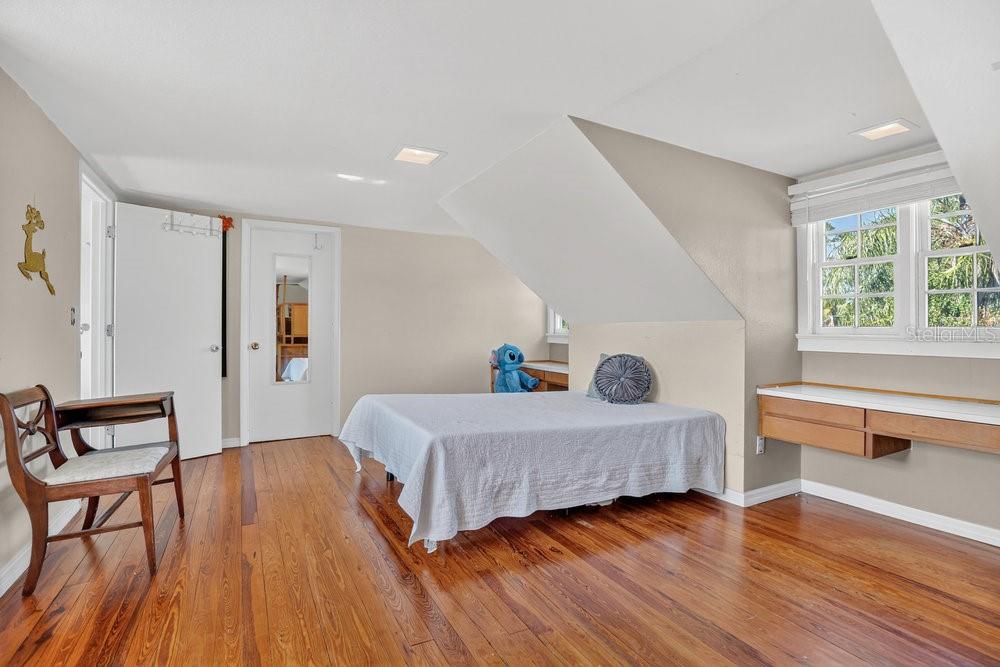 Image 41 of 77 For 2004 Lily Court