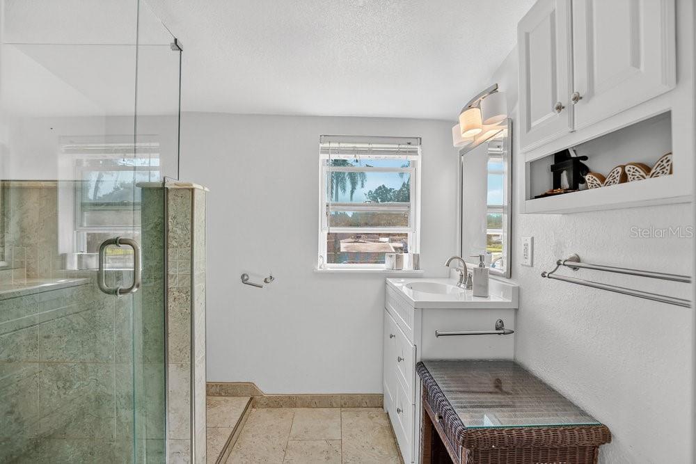 Image 42 of 77 For 2004 Lily Court