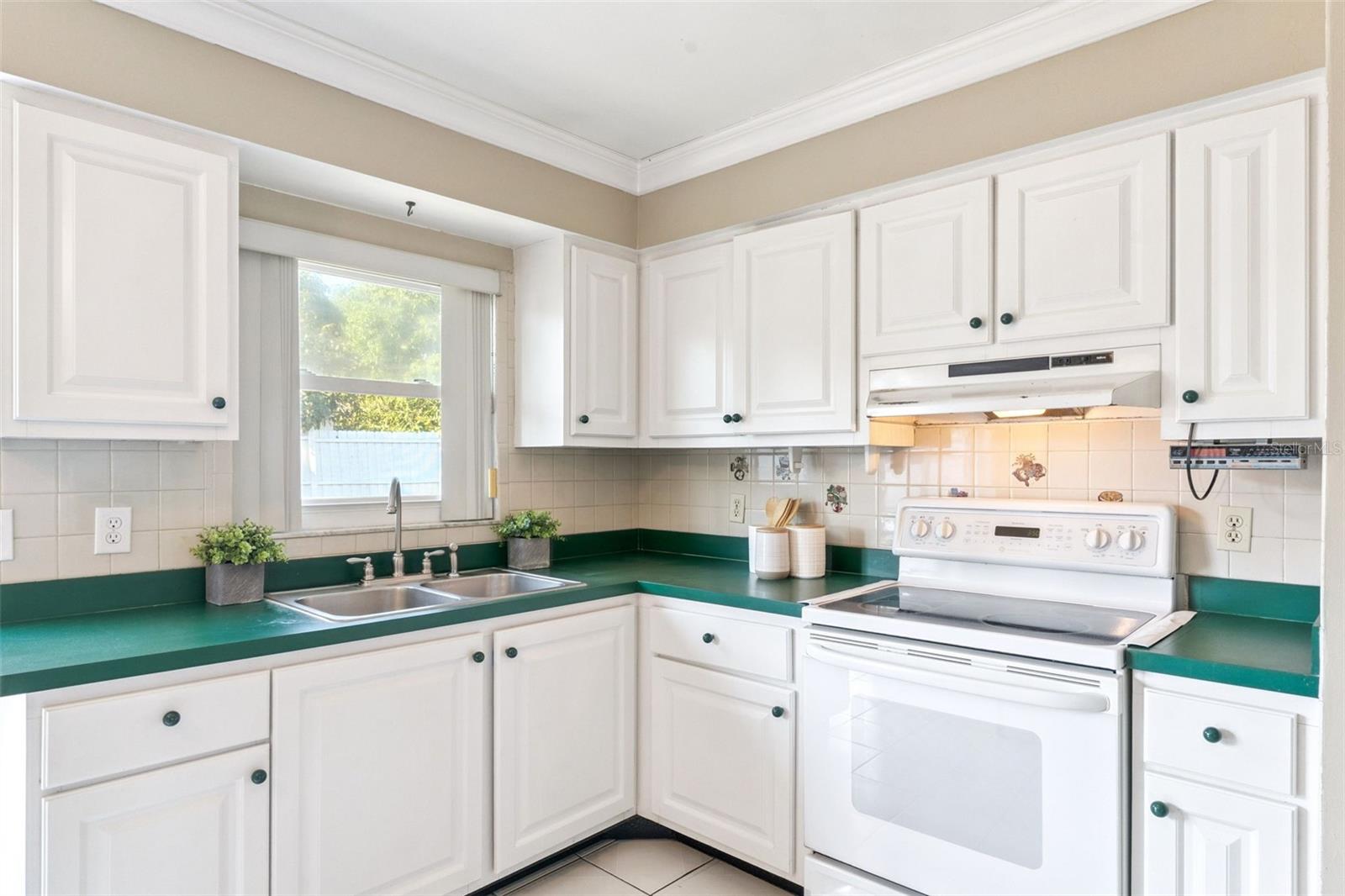 Image 11 of 23 For 100 Juarez Drive