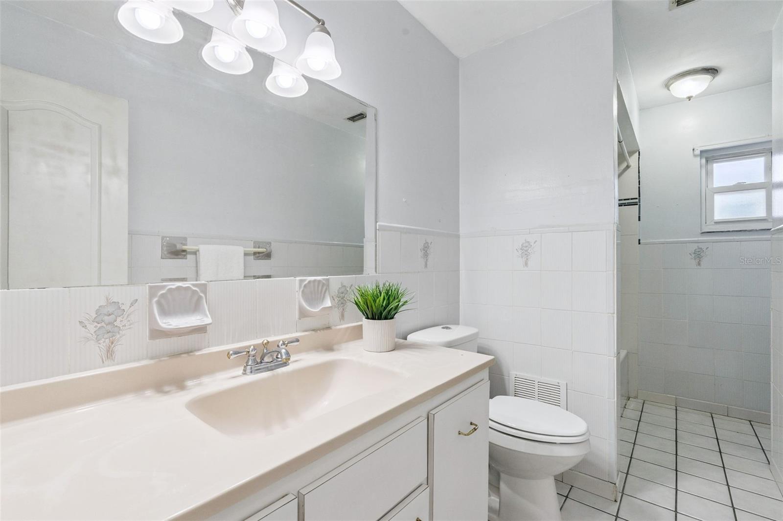 Image 15 of 23 For 100 Juarez Drive