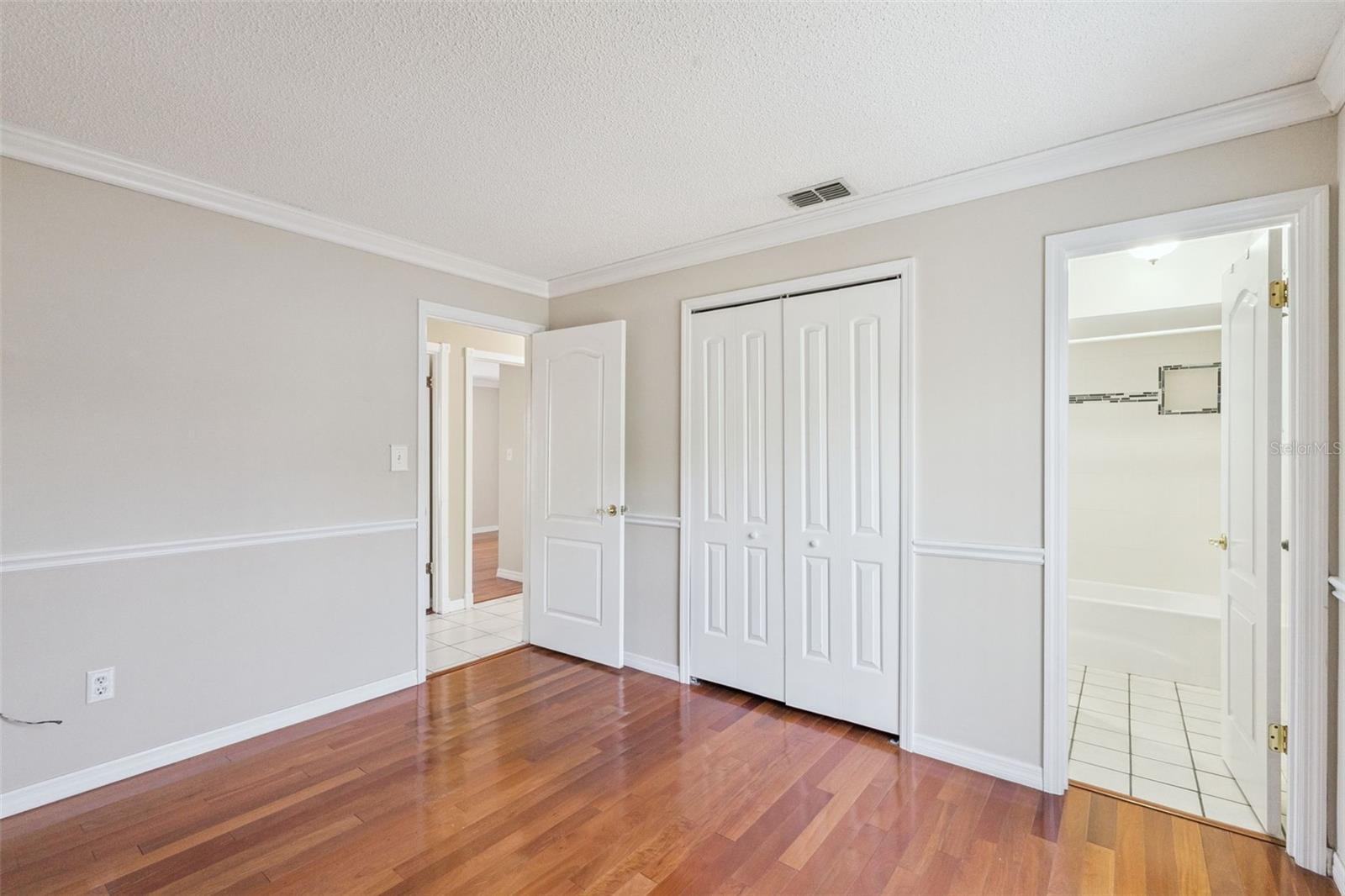 Image 17 of 23 For 100 Juarez Drive