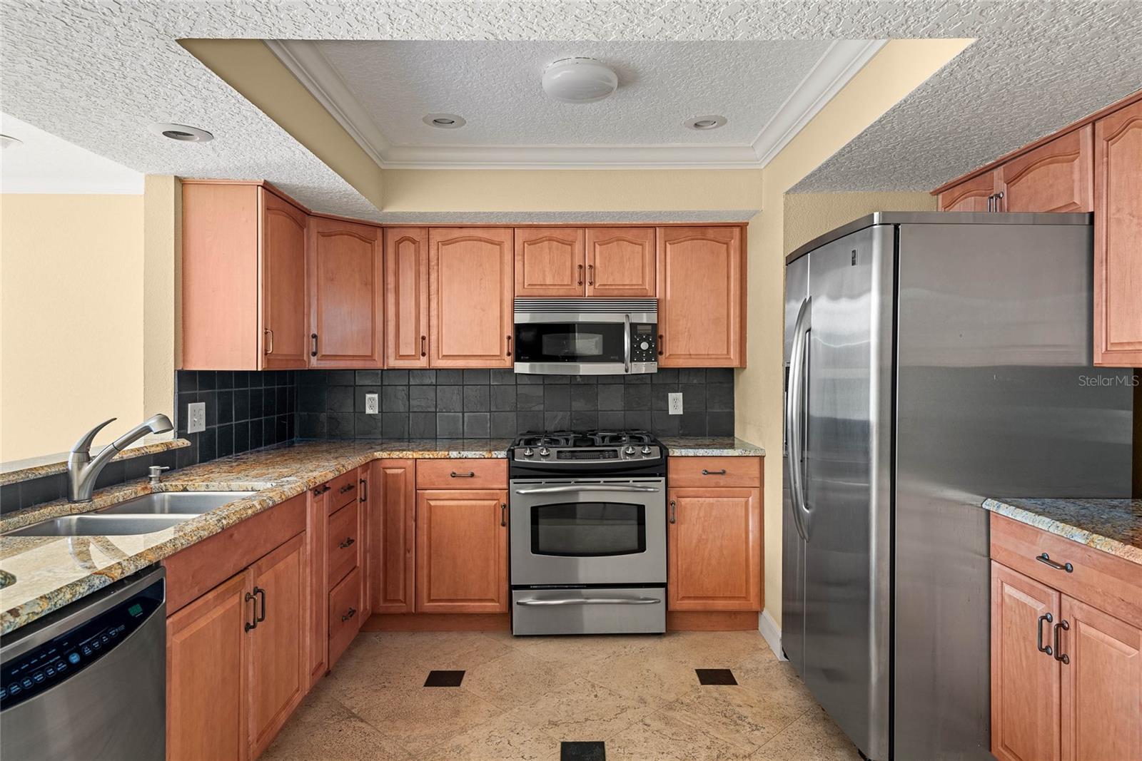 Image 11 of 32 For 1134 Washington Avenue 13